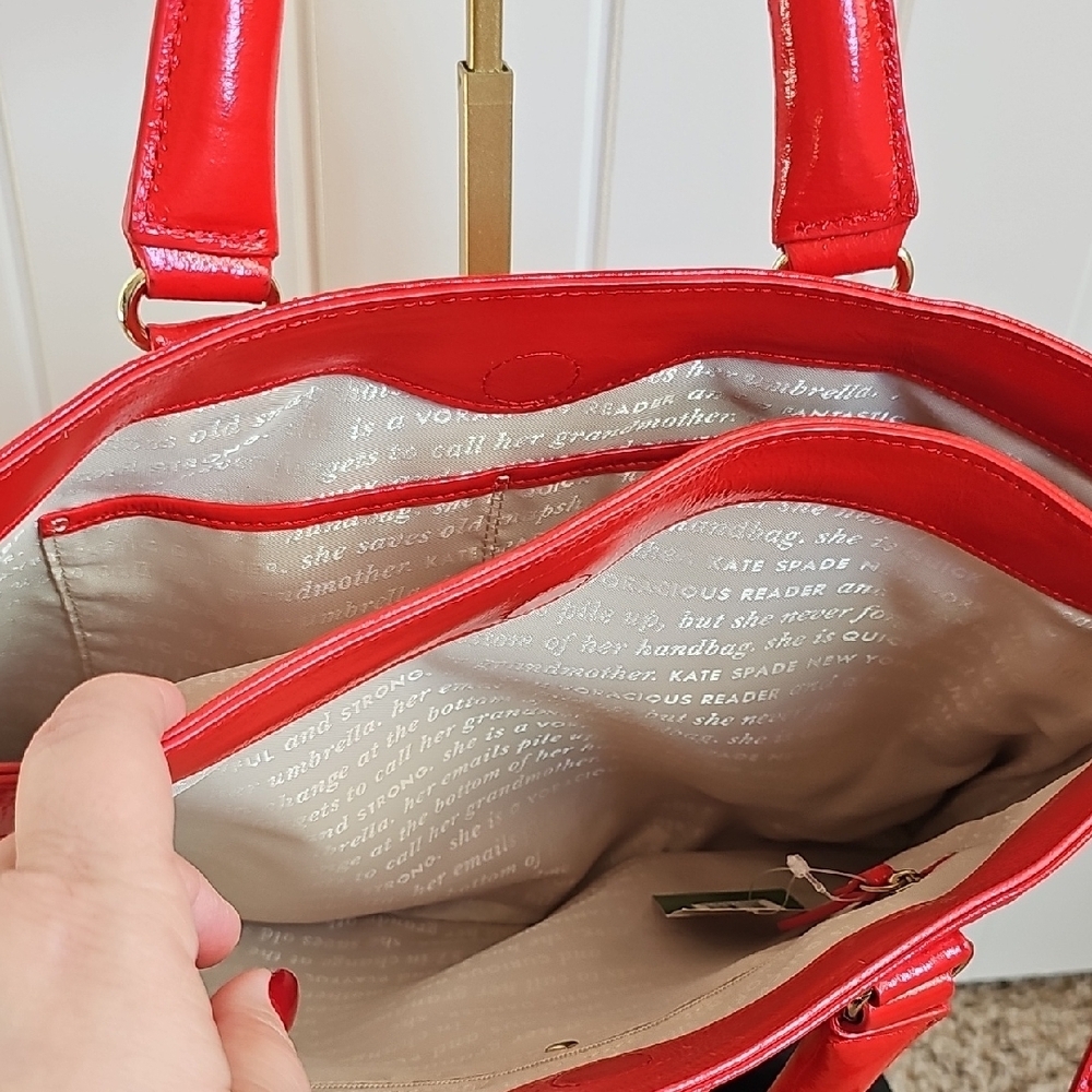 Kate Spade NWOT Fanfare Brette Scarlet Liquid Patent 2-Way Bag  Storybook Lining - Picture 11 of 13